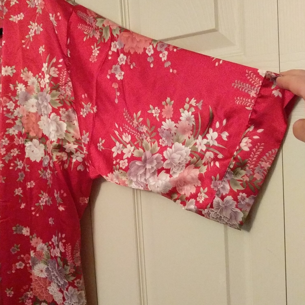 Beautiful Silk Robe *NWT* - Picture 2 of 5